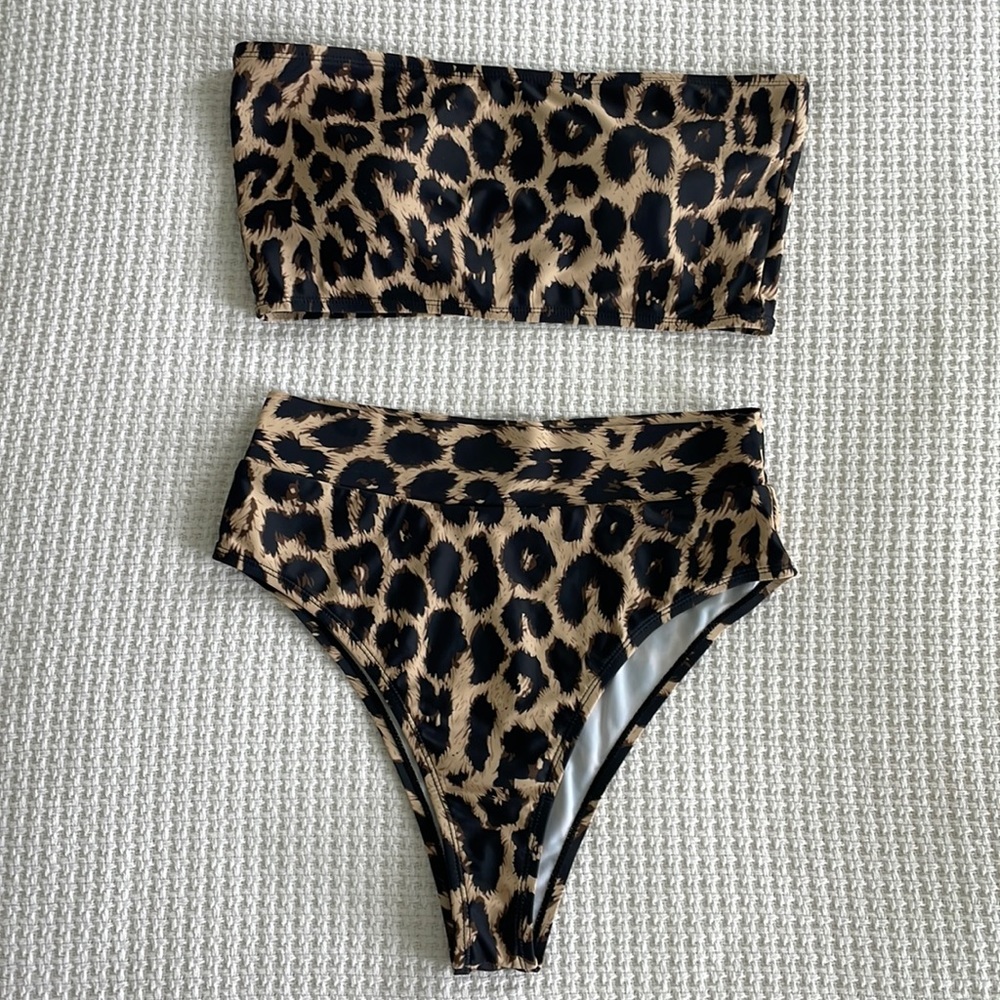 Leopard print 2-piece swimsuit